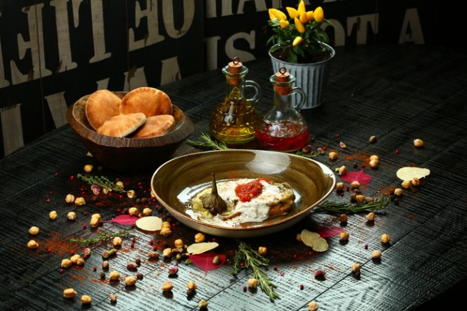 Montis Friends: запуск нового меню израильской кухни
