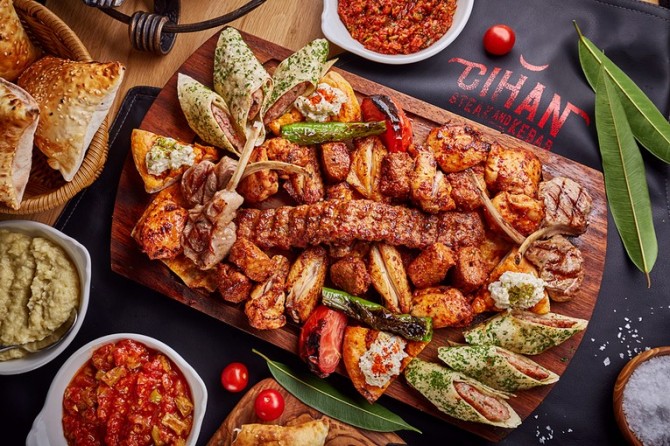 Блюда на компанию в Cihan Turkish Steak & Kebab