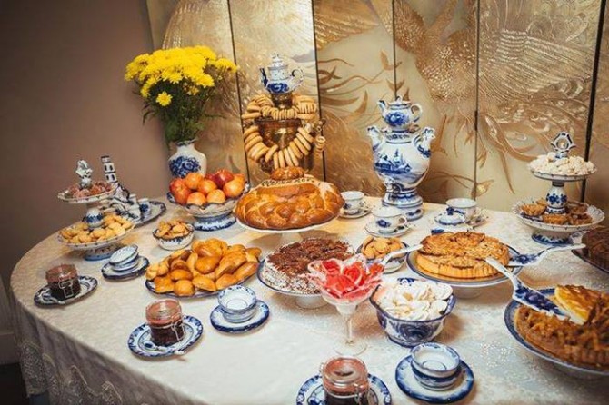 Традиционный семейный обед у самовара в «Гусятникоff»