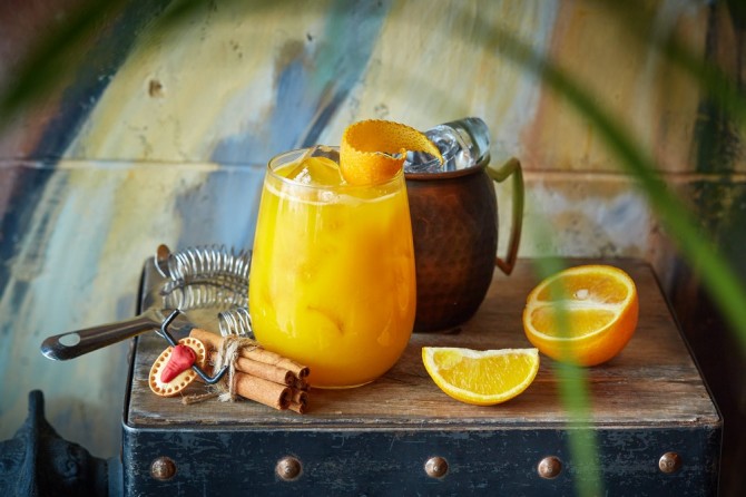 Открытые окна и традиционные испанские напитки в «Паб Ло Пикассо»