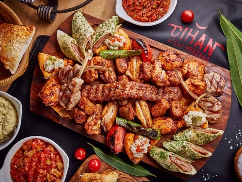 Блюда на компанию в Cihan Turkish Steak & Kebab